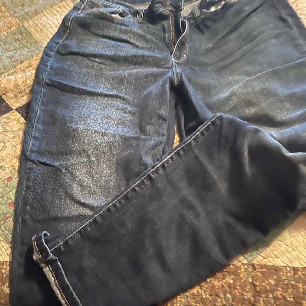 Judy Blue cropped slim jeans